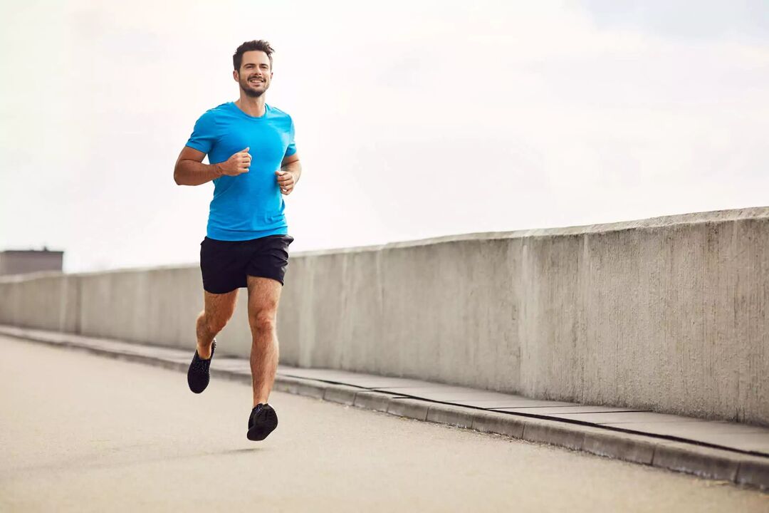Bėgimas padeda numesti svorio kartu su mityba